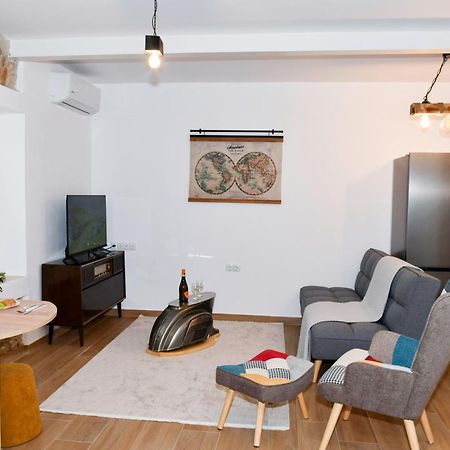 Captain Theo'S Modern Apartment Maria ليفكيمي المظهر الخارجي الصورة